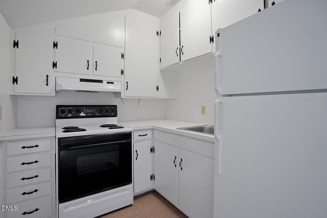 2152 Lakeshore Court, Chapel Hill, NC 27514