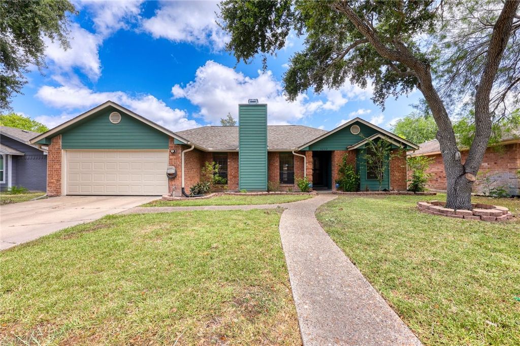 5222 Edinburg Cir, Corpus Christi, TX 78413 — exterior