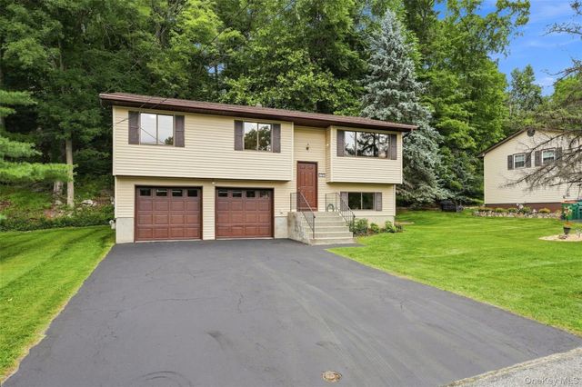107 Sutton Park Road, Poughkeepsie, NY 12603