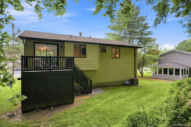 107 Sutton Park Road, Poughkeepsie, NY 12603