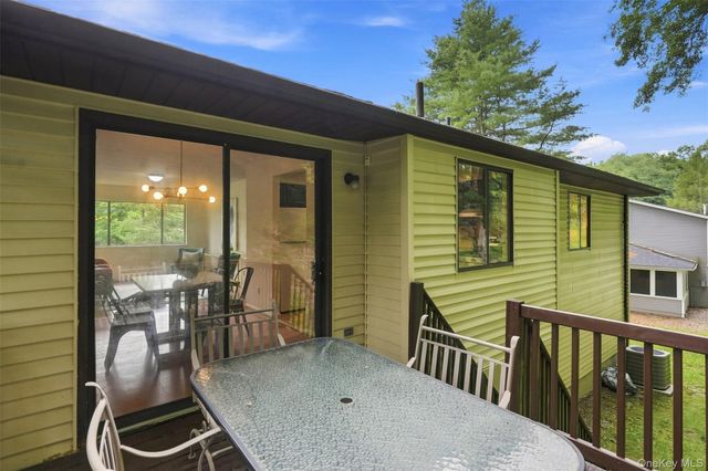 107 Sutton Park Road, Poughkeepsie, NY 12603