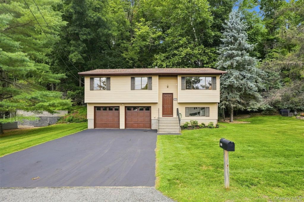 107 Sutton Park Road, Poughkeepsie, NY 12603