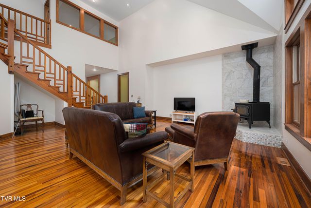 117 Toms Creek Drive, Roan Mountain, TN 37687