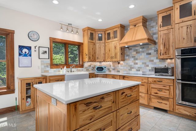 117 Toms Creek Drive, Roan Mountain, TN 37687
