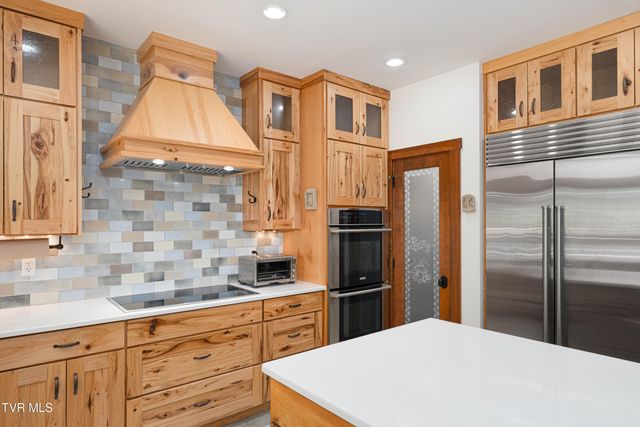 117 Toms Creek Drive, Roan Mountain, TN 37687