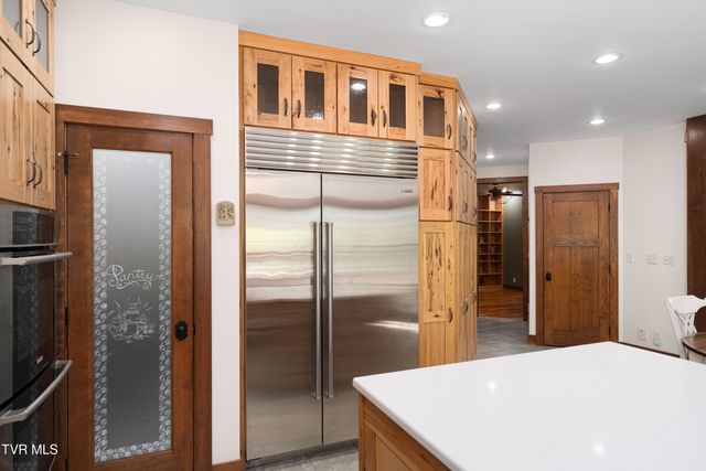 117 Toms Creek Drive, Roan Mountain, TN 37687