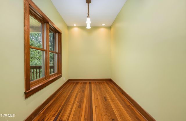 117 Toms Creek Drive, Roan Mountain, TN 37687
