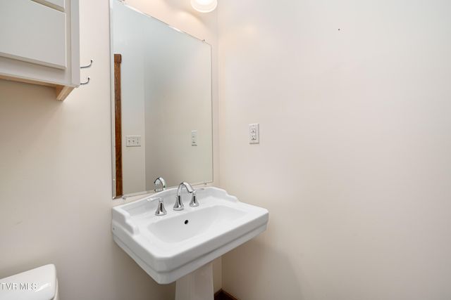 117 Toms Creek Drive, Roan Mountain, TN 37687