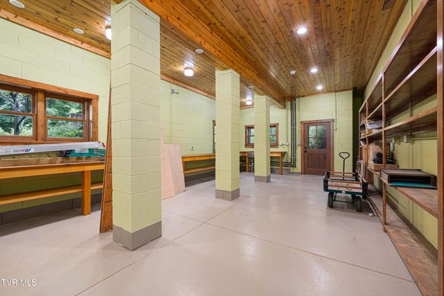 117 Toms Creek Drive, Roan Mountain, TN 37687