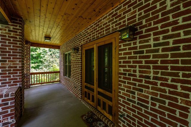 117 Toms Creek Drive, Roan Mountain, TN 37687