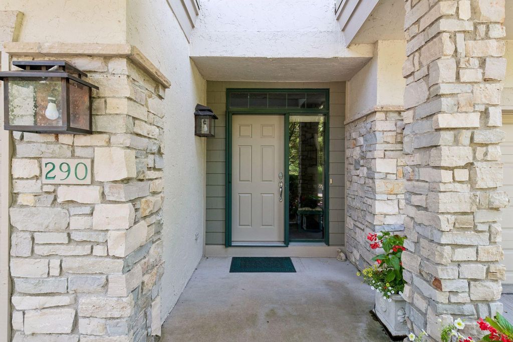 290 Grace Pointe Court, Wayzata, MN 55391 — photo 2