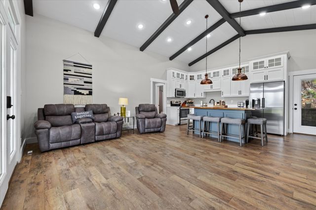 522 Short Creek Rd, Dover, TN 37058