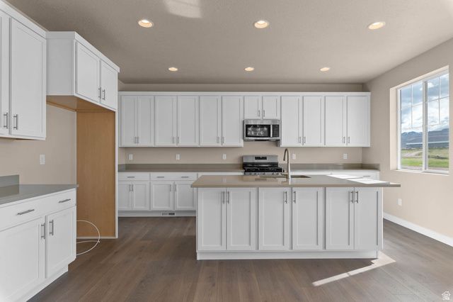 8902 S SMOKY HOLLOW RD, West Jordan, UT 84081