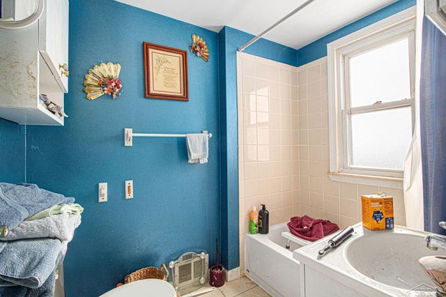 6065 Vivian Drive, Taylor, MI 48180