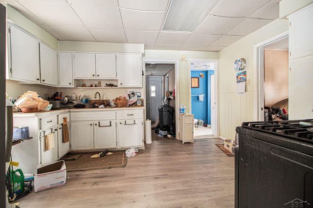 6065 Vivian Drive, Taylor, MI 48180