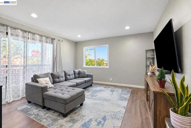 5547 Russo Dr, San Jose, CA 95118