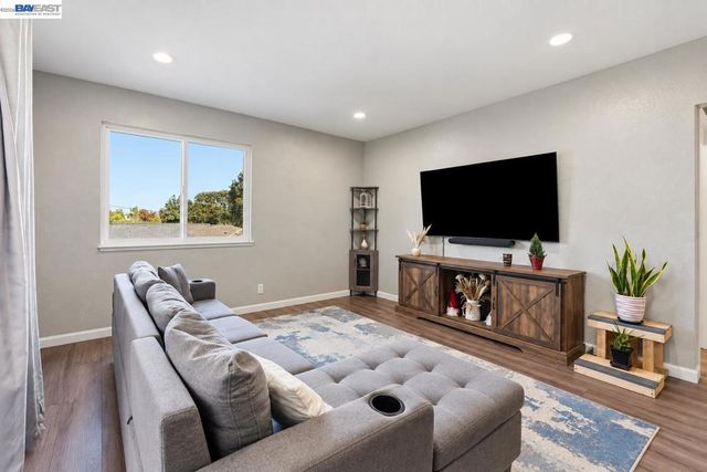 5547 Russo Dr, San Jose, CA 95118