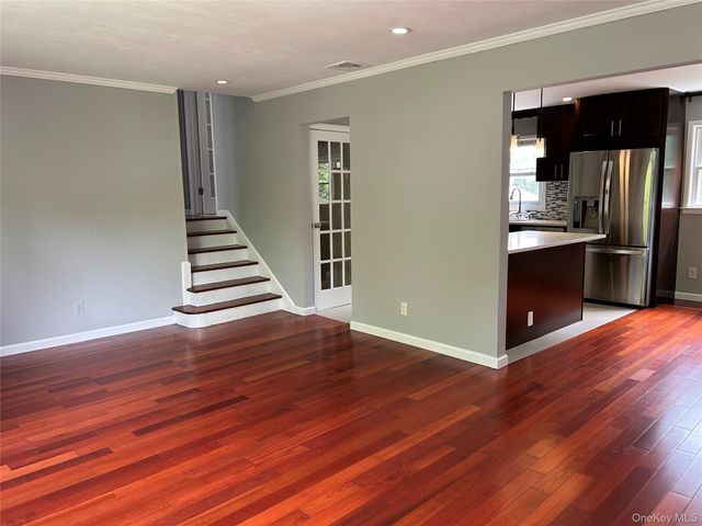 33 Ava Drive, Syosset, NY 11791