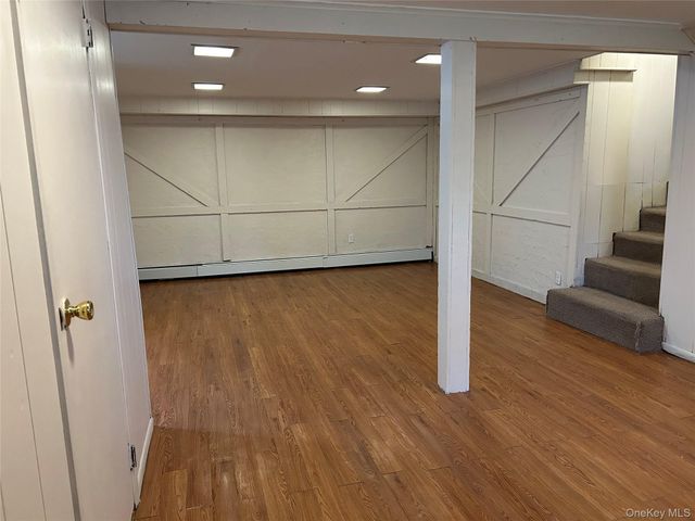33 Ava Drive, Syosset, NY 11791