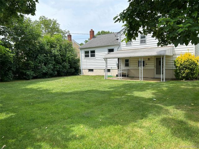 33 Ava Drive, Syosset, NY 11791