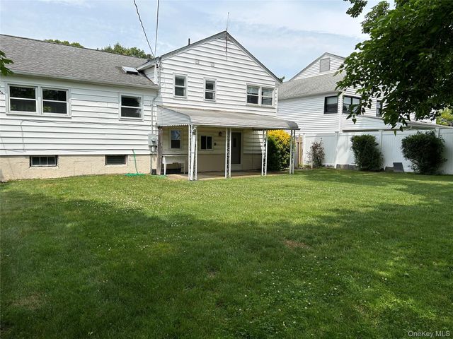 33 Ava Drive, Syosset, NY 11791