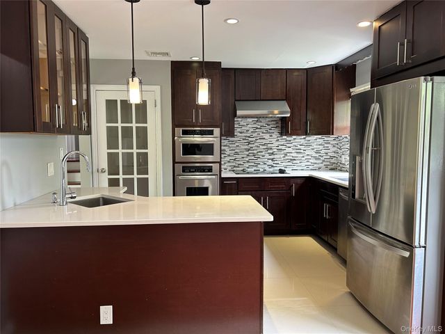 33 Ava Drive, Syosset, NY 11791