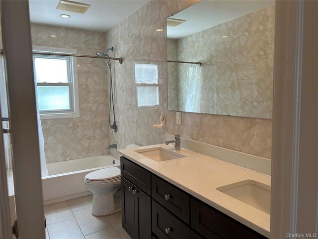 33 Ava Drive, Syosset, NY 11791