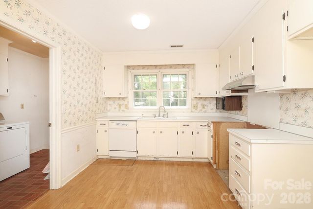 2000 Lawton Bluff Road, Charlotte, NC 28226