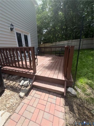 700 Dove Path Ln, Chester, VA 23834