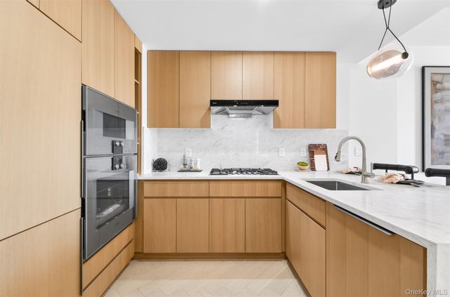 133-25 37TH Avenue 5A, Flushing, NY 11354
