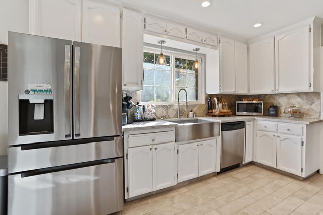 5045 E Morada Ln, Stockton, CA 95212