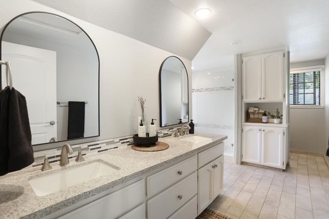 5045 E Morada Ln, Stockton, CA 95212