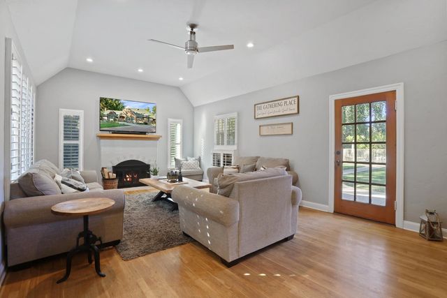 5045 E Morada Ln, Stockton, CA 95212