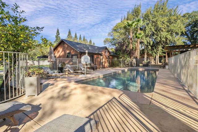 5045 E Morada Ln, Stockton, CA 95212