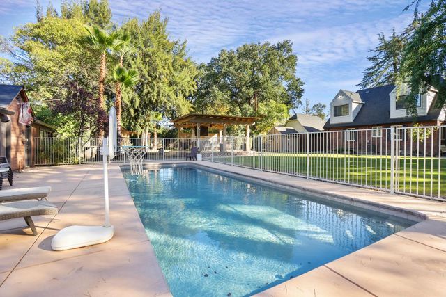 5045 E Morada Ln, Stockton, CA 95212