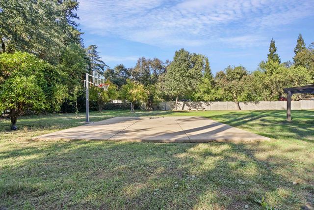 5045 E Morada Ln, Stockton, CA 95212