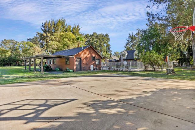 5045 E Morada Ln, Stockton, CA 95212