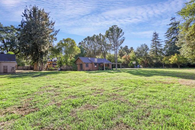 5045 E Morada Ln, Stockton, CA 95212