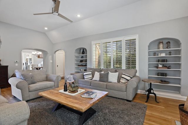 5045 E Morada Ln, Stockton, CA 95212