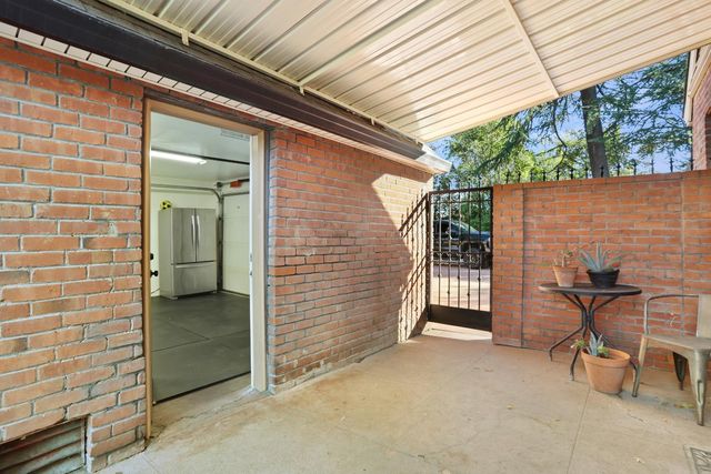 5045 E Morada Ln, Stockton, CA 95212