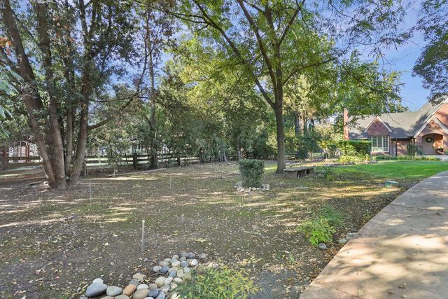 5045 E Morada Ln, Stockton, CA 95212