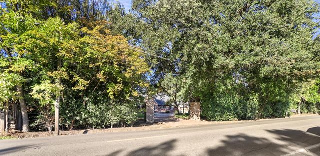 5045 E Morada Ln, Stockton, CA 95212