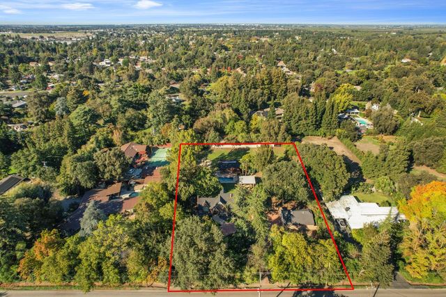 5045 E Morada Ln, Stockton, CA 95212