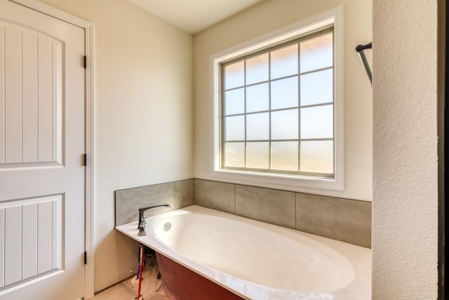 646 W Brook Hollow Road, Nixa, MO 65714