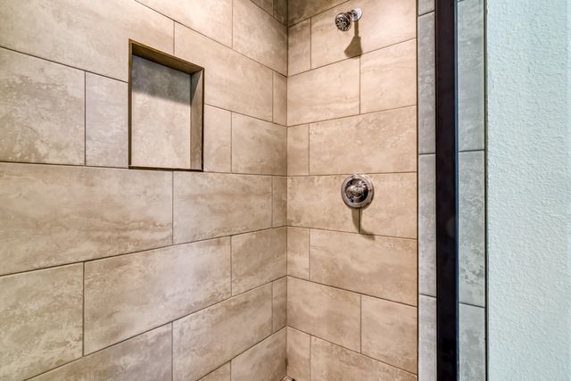 646 W Brook Hollow Road, Nixa, MO 65714