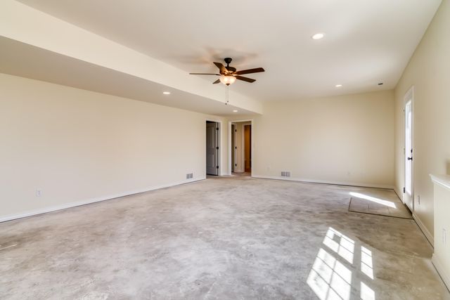646 W Brook Hollow Road, Nixa, MO 65714