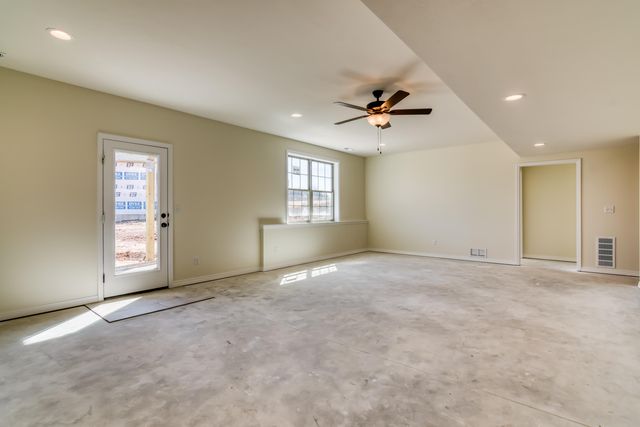 646 W Brook Hollow Road, Nixa, MO 65714