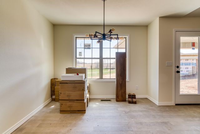 646 W Brook Hollow Road, Nixa, MO 65714