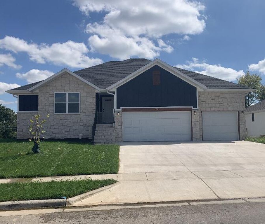 646 W Brook Hollow Road, Nixa, MO 65714