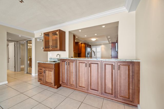 995 N Highway A1a 407, Indialantic, FL 32903